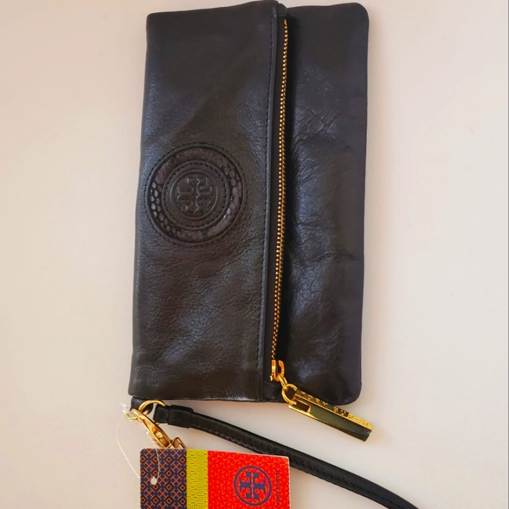 nwt Tory Burch Black Leather Foldover Wristlet / Wallet /Passport Holder